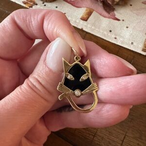 60’s Vintage 14k gold, diamond and onyx pendant! Stunning! 😻